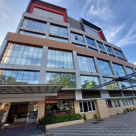 Hotel Sree Gokulam Apartments Гуруваюр Экстерьер фото