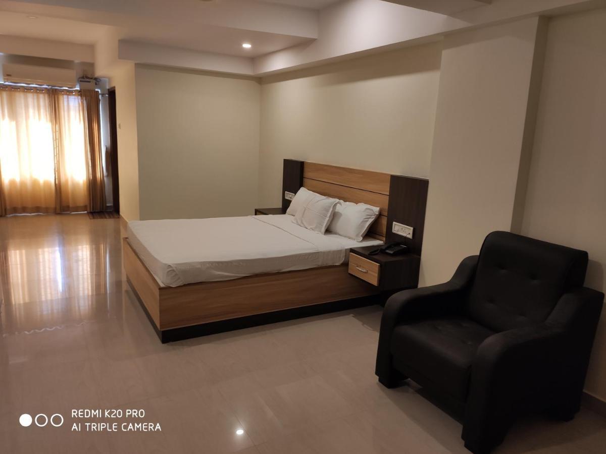 Hotel Sree Gokulam Apartments Гуруваюр Экстерьер фото