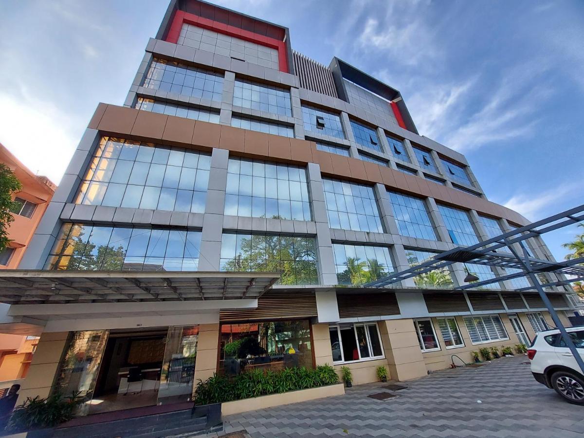 Hotel Sree Gokulam Apartments Гуруваюр Экстерьер фото