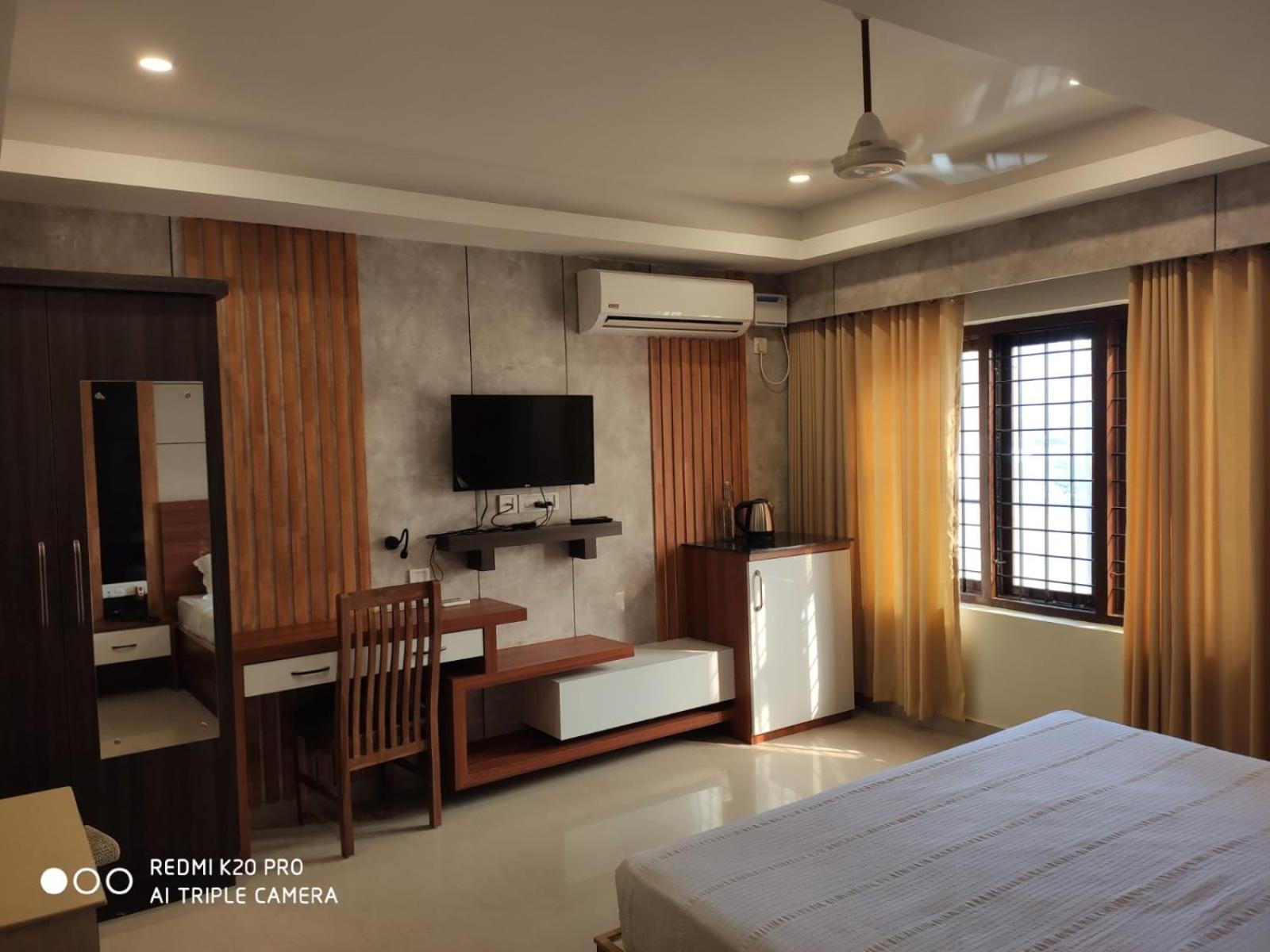 Hotel Sree Gokulam Apartments Гуруваюр Экстерьер фото